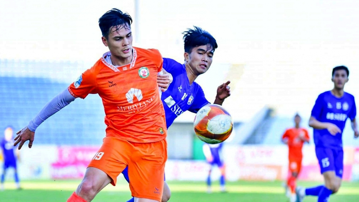 chuyen nhuong v-league thu mon bui tien dung co dong doi moi la viet kieu hinh anh 1